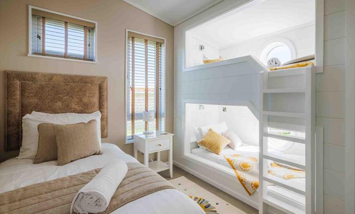 Simba Luxury Lodge 'Lion's Den' Bedroom